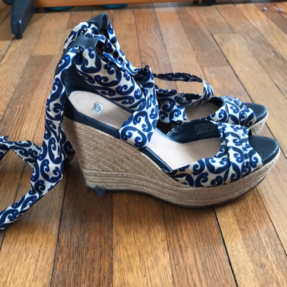 UGG wedge floral ankle tie heels - Picture 1 of 2